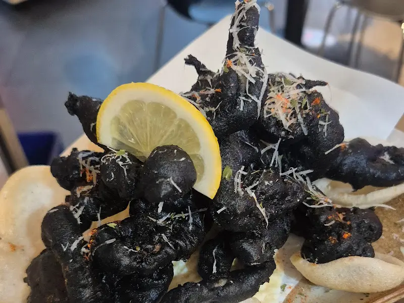 오징어 먹물 튀김