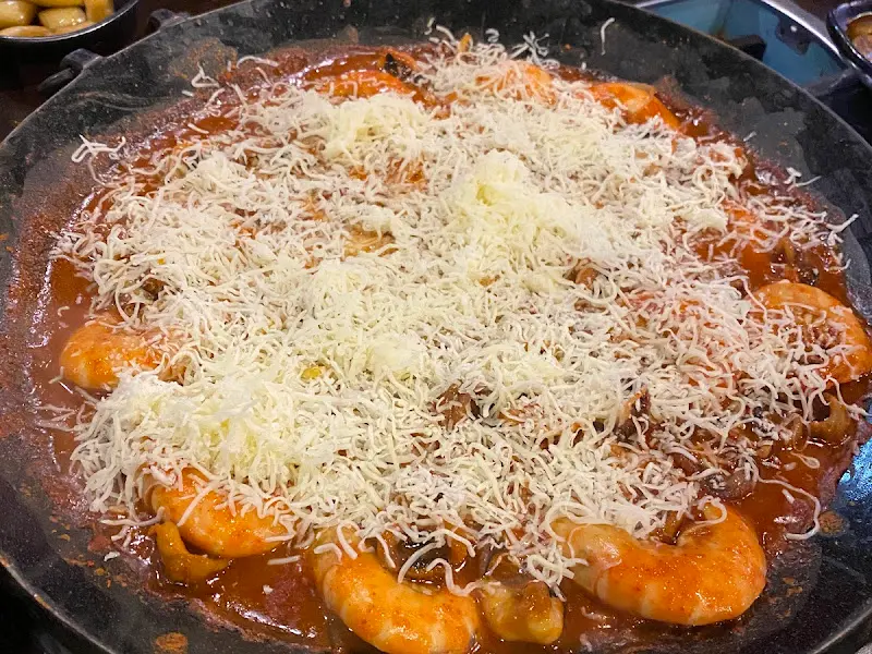 치즈가루 솔솔 뿌려진 쭈꾸미