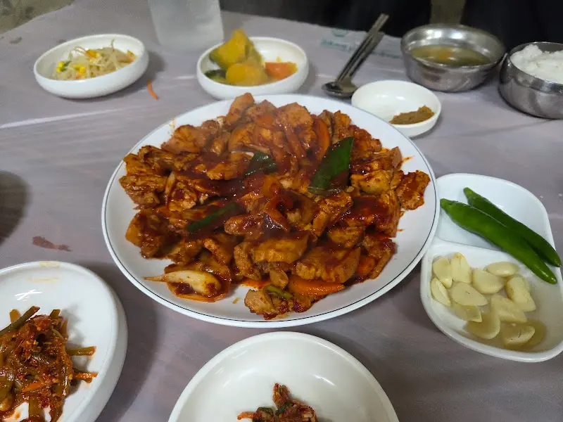 삼겹살 볶음 한 상 차림