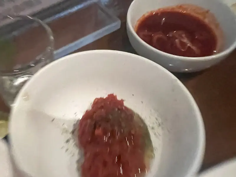 곁들여 먹기 좋은 다진 마늘, 파, 고기 찍어먹을 소스