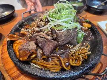 돌판 위 짜장의 과학, 파주에서 발견한 이색적인 돌짜장 맛집 실험