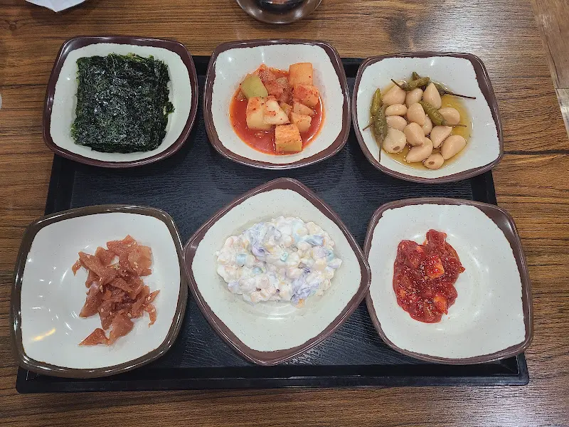 다양한 종류의 밑반찬