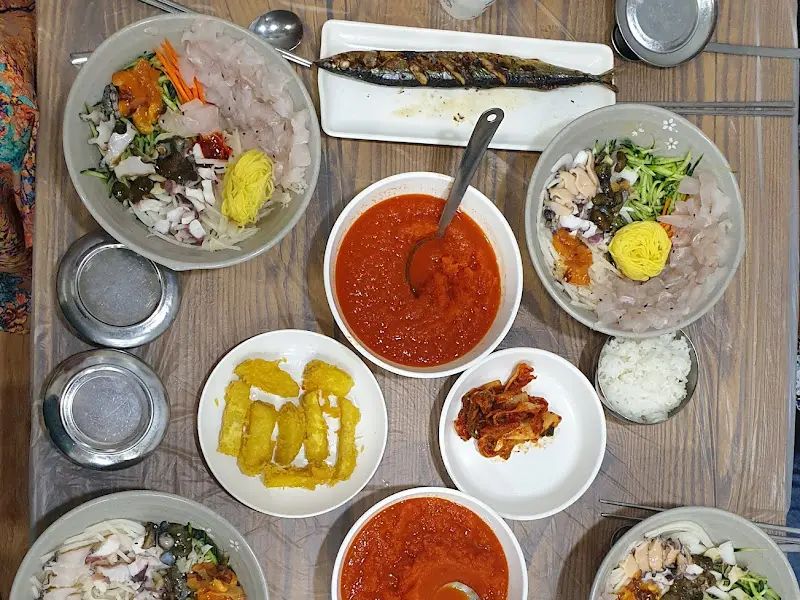 푸짐한 물회 한 상 차림