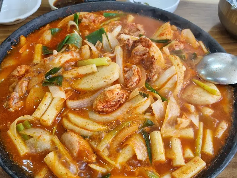 보글보글 끓는 닭갈비