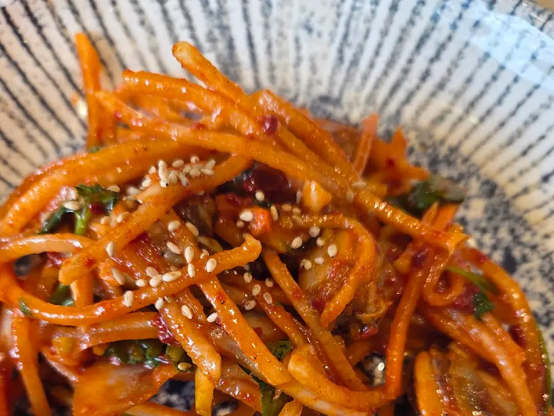 매콤달콤 도라지 무침