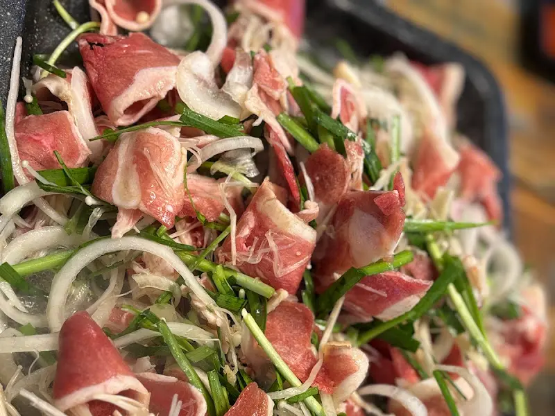 불판 위에서 익어가는 오리 불고기