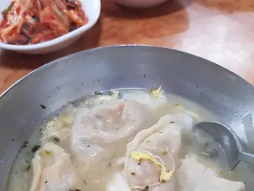 고향의 맛이 느껴지는, 충주 현지인 맛집 손만두국 이야기
