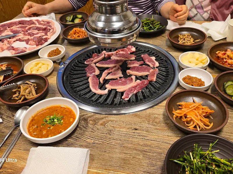 푸짐하게 차려진 생오리 한 상