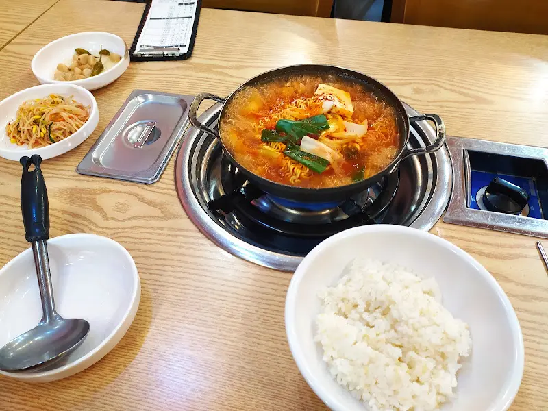 김치찌개 한 상 차림