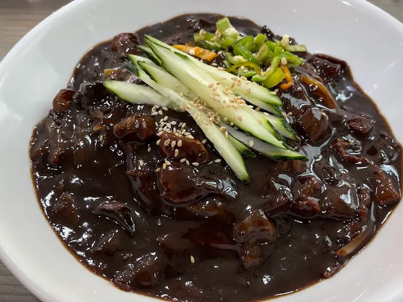 윤기가 자르르 흐르는 짜장면