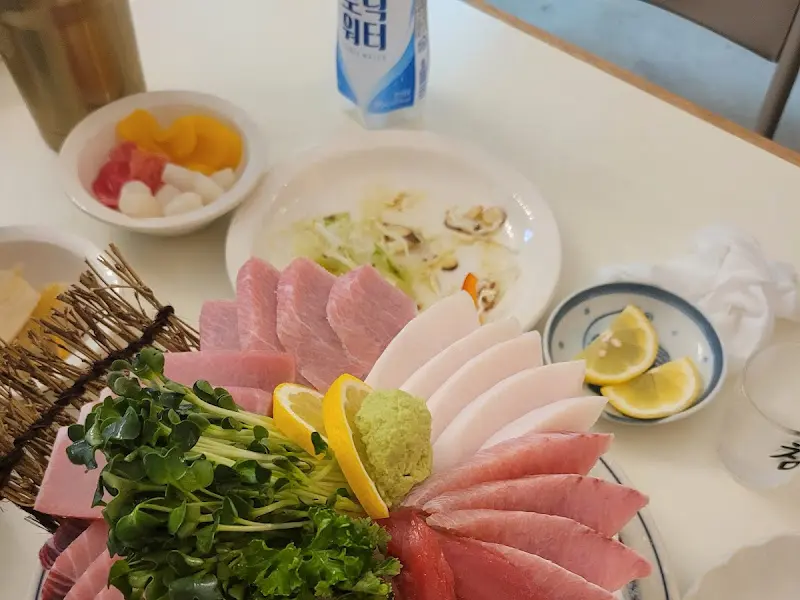 눈으로도 즐거운 참치회의 아름다운 색감