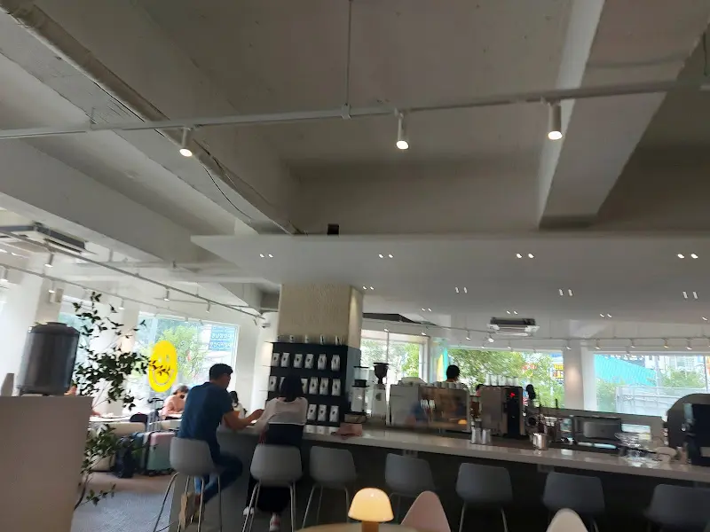 카페 내부 전경