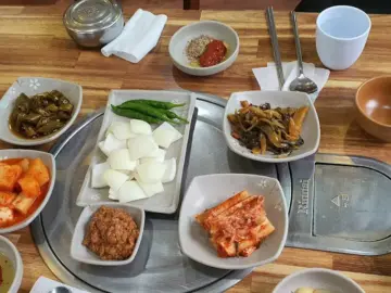 판교 몸보신 성지, 천수정에서 맛보는 시간의 깊이와 정성의 미학 (지역명 맛집)