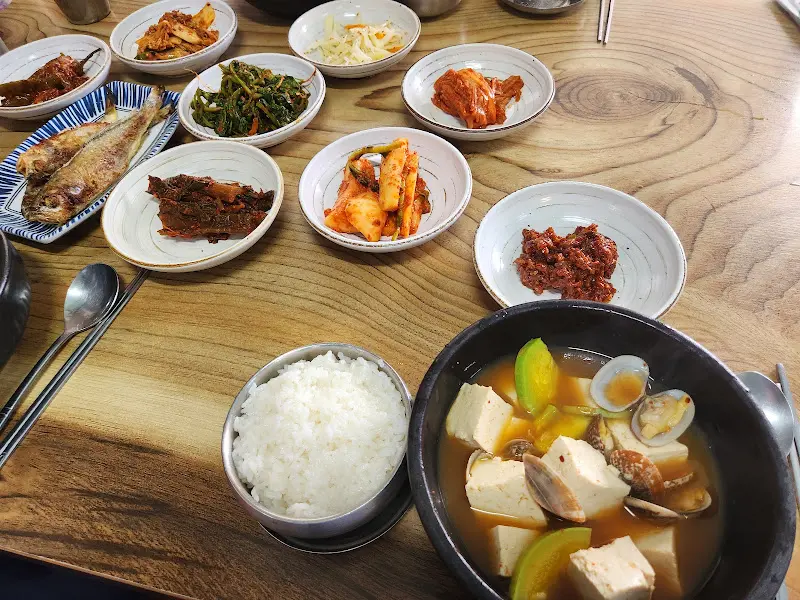 푸짐한 밑반찬 한 상