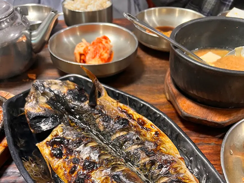 고등어 구이와 밥