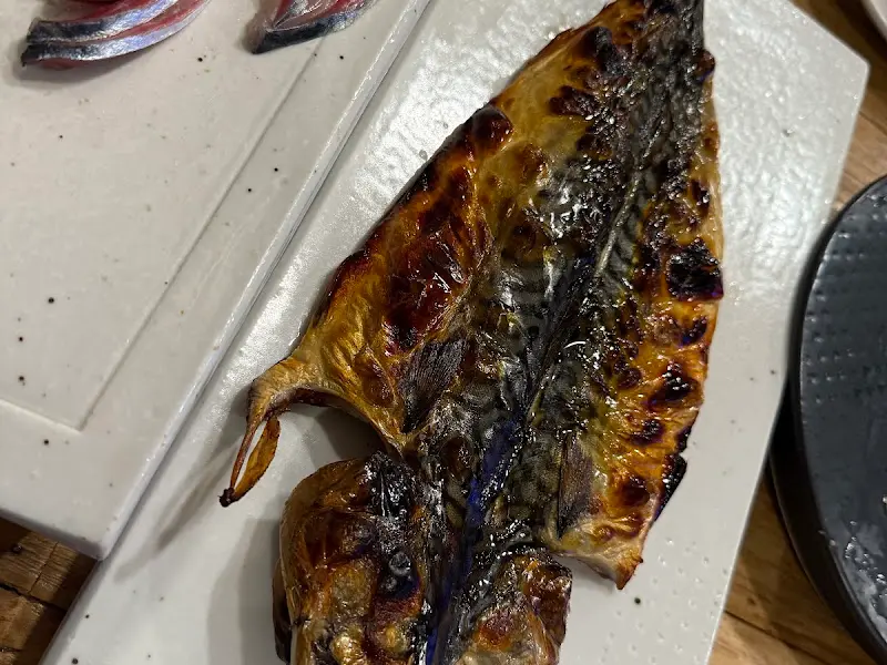 노릇하게 구워진 고등어 구이