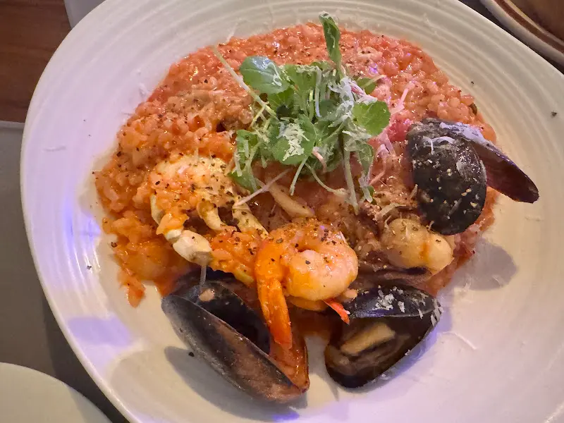 해산물이 듬뿍 들어간 토마토 리조또