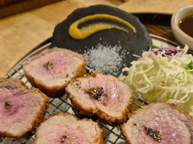 잘 튀겨진 돈까스의 단면