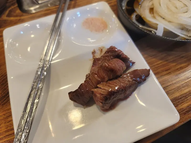 프라임소야 숯불소고기 성남본점의 잘 구워진 소고기