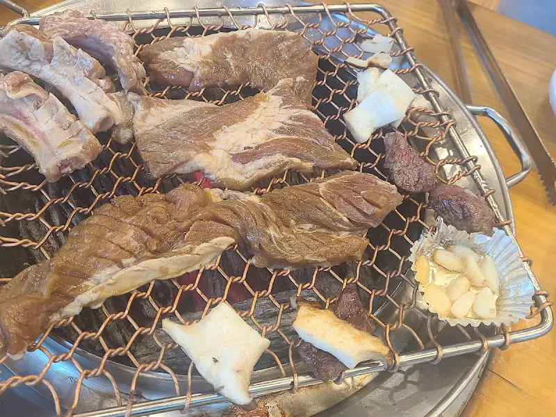 숯불 위 돼지갈비