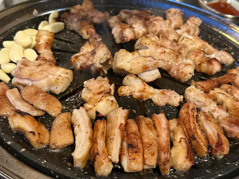 불판 가득한 고기