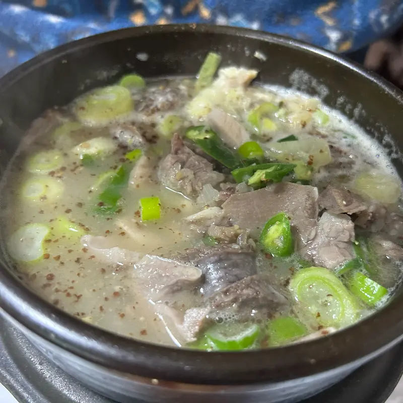 맛깔스러운 김치와 깍두기