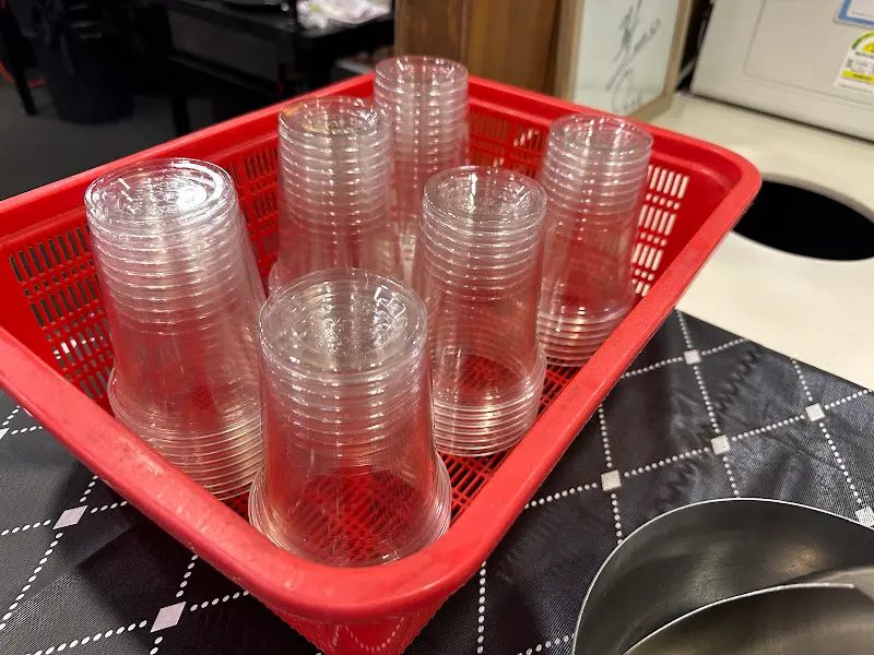 깔끔하게 정돈된 컵