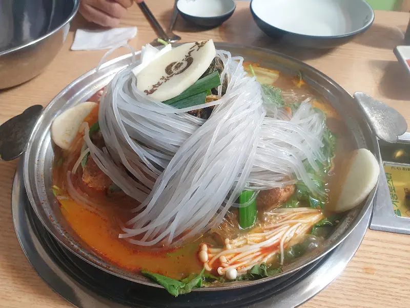 푸짐한 감자탕 한 상 차림