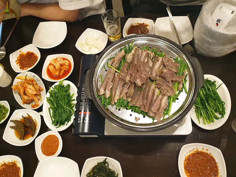 흑염소 수육 한상차림