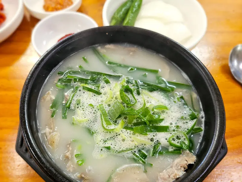 큰길돼지국밥 디테일샷