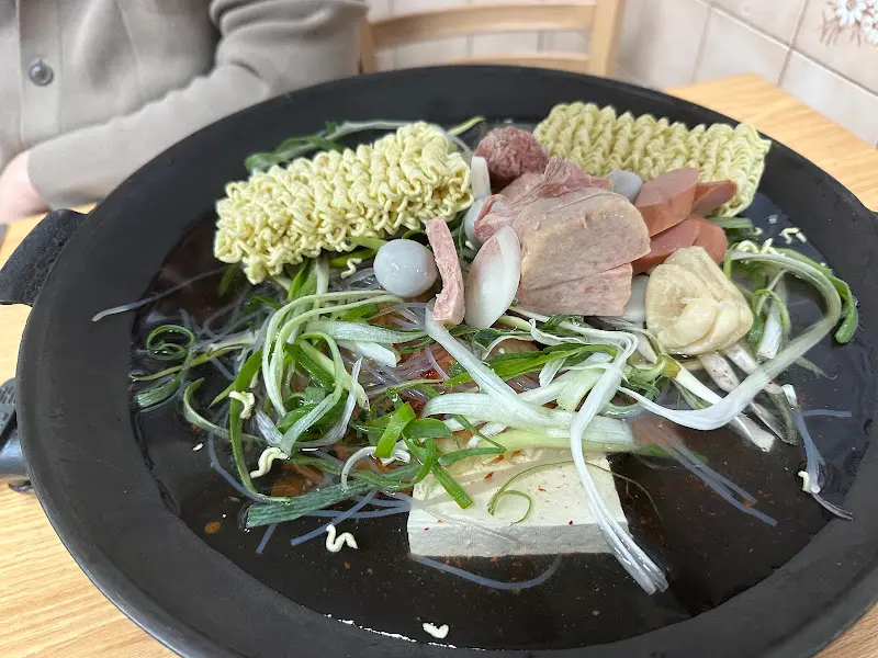 햄 가득 부대찌개