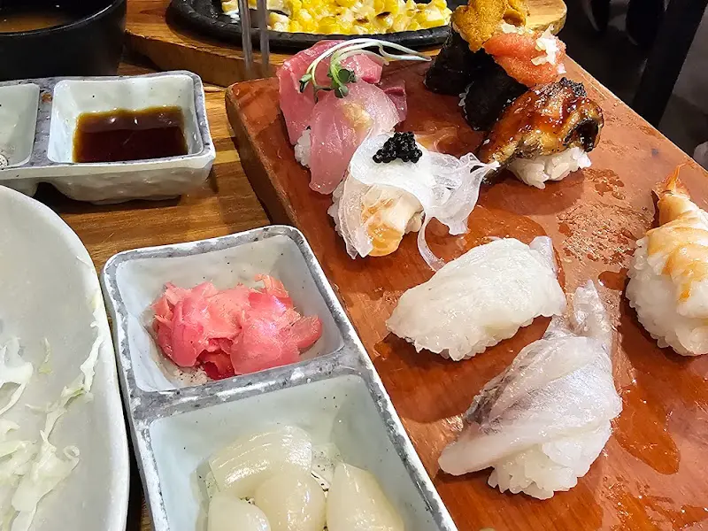 다채로운 초밥 구성