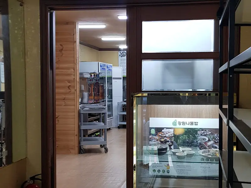 채원 식당 내부