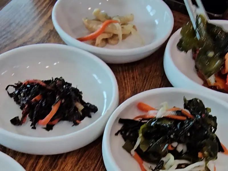 다양한 나물 반찬들