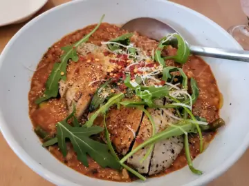 힙스터들의 성지, 연남동 골목 숨은 보석 같은 “어떤양식”에서 맛보는 인생 양식 맛집