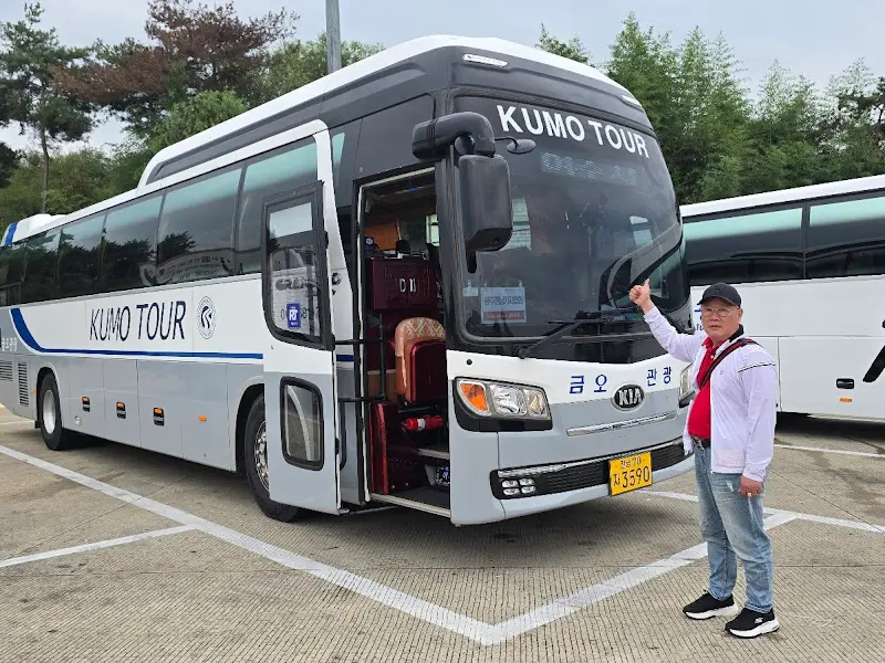 주차된 관광버스