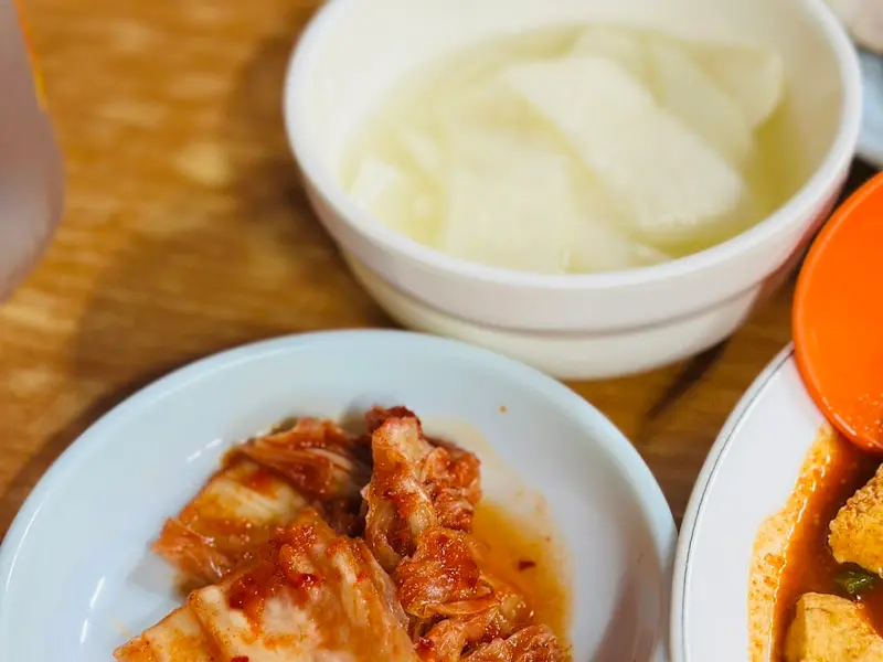 시원하게 담겨져 나온 동치미