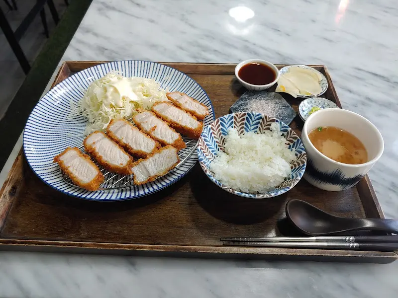 모듬카츠 정식의 아름다운 자태