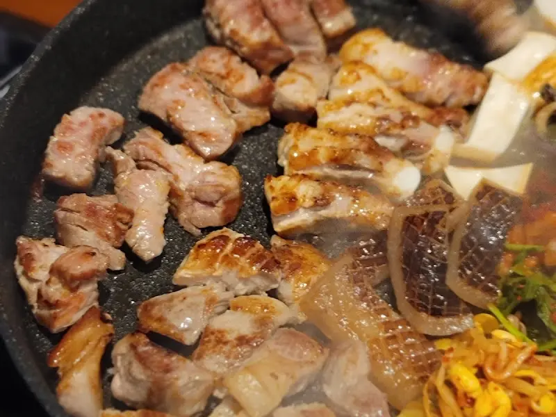 잘 구워진 돼지고기