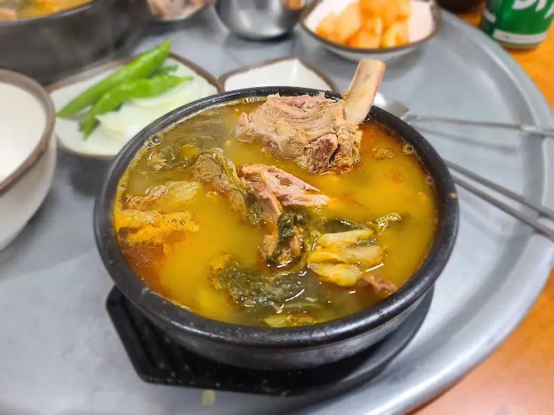 홍천뚝배기 한 상 차림