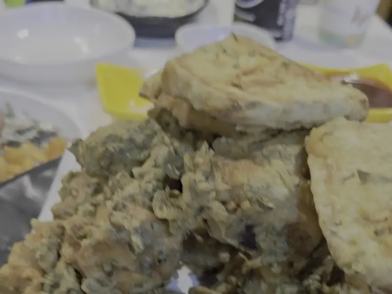 갓 튀겨져 나온 덴데치킨 깻잎치킨 순살