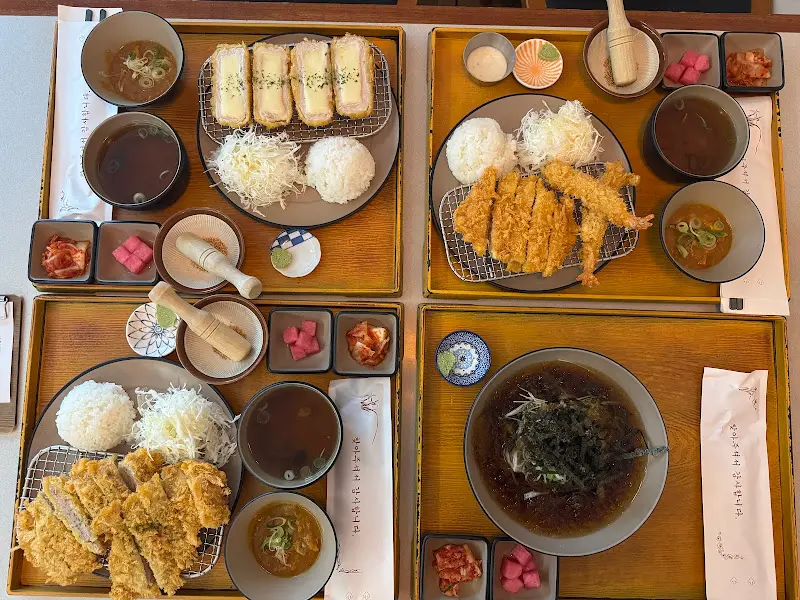 만월돈가스 모듬 돈가스 한상차림