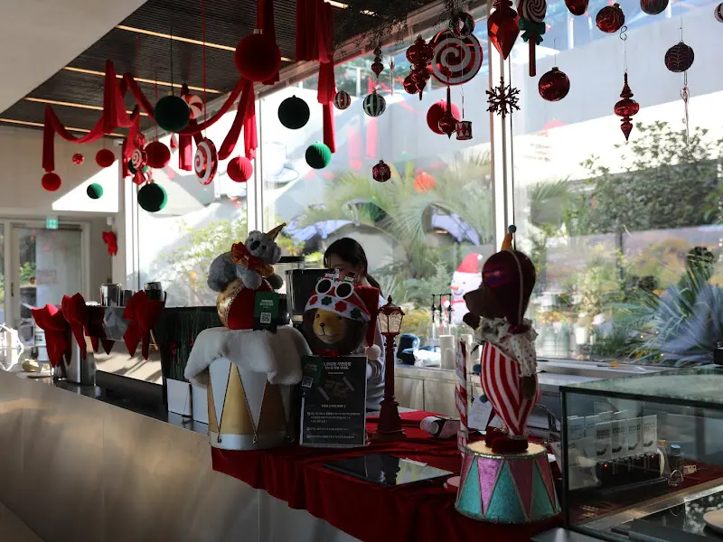 갱고반지하 내부 장식