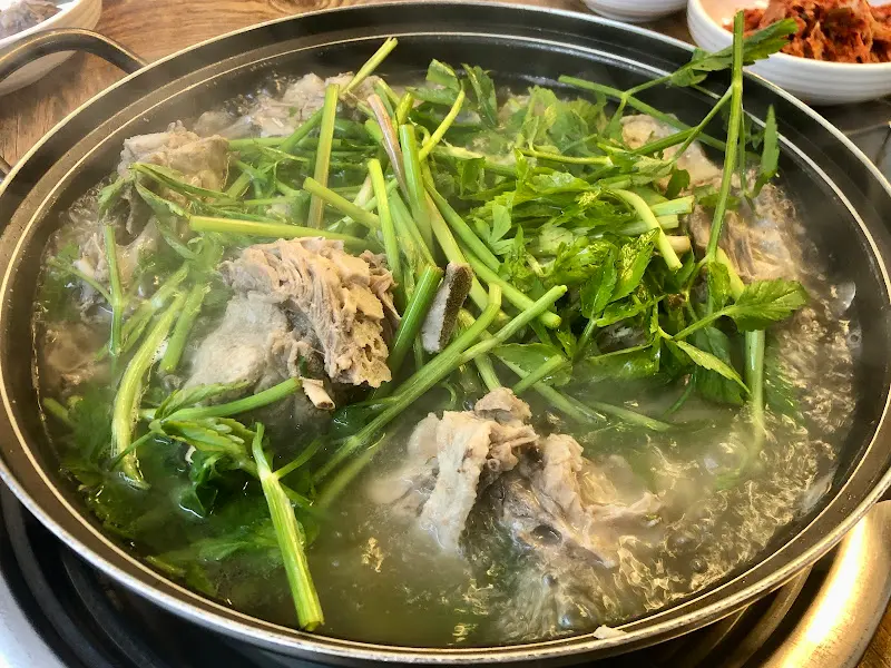 미나리가 듬뿍 들어간 오리 샤브샤브