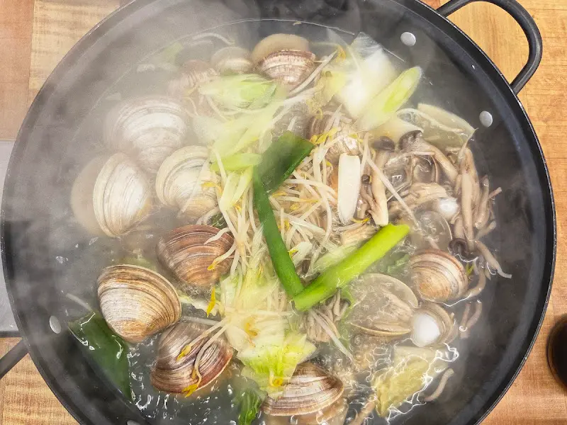 푸짐한 조개 칼국수