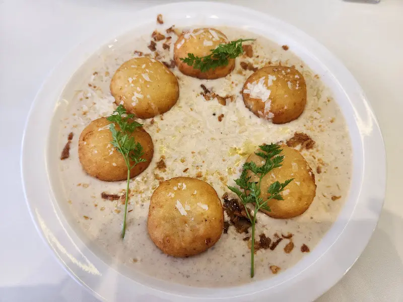 구운 수제 뇨끼