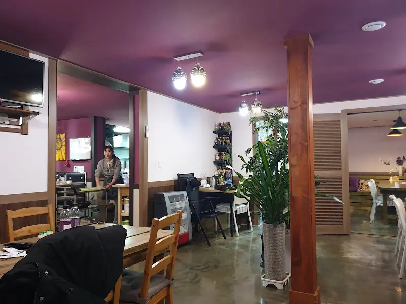 넓고 아늑한 실내