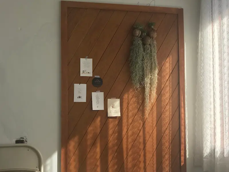 카페 내부의 아기자기한 소품들