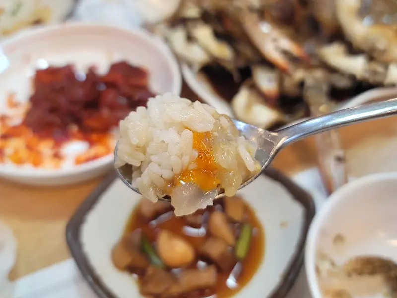 간장게장 비빔밥 한 스푼
