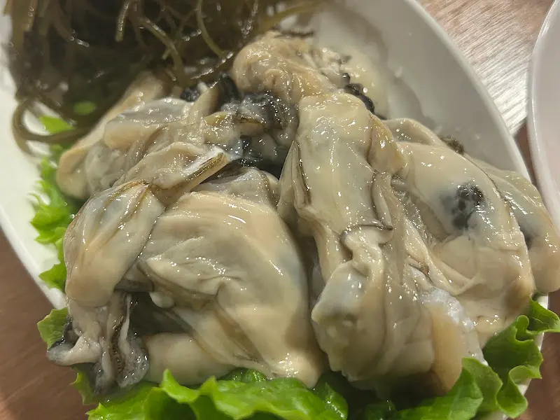 싱싱한 굴 한 접시